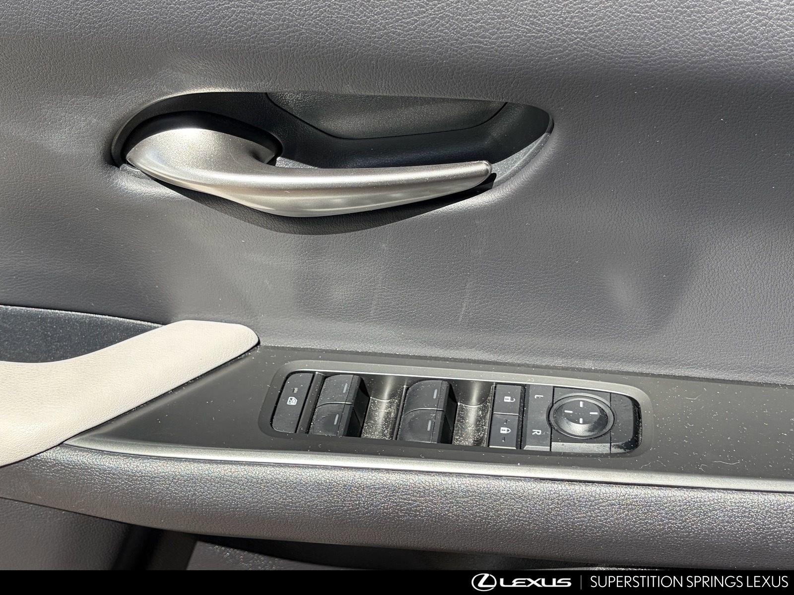 Used 2025 Lexus UX 300h FWD w/ Accessory Package (Z1) image 11
