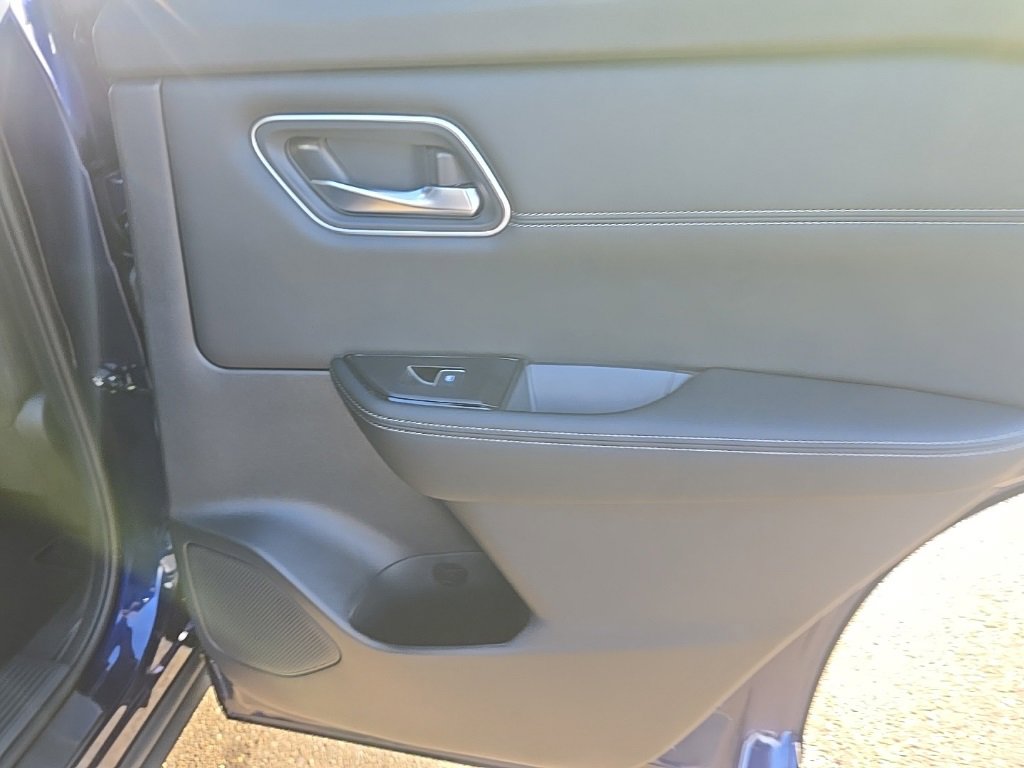 New 2026 Nissan Rogue Platinum image 33