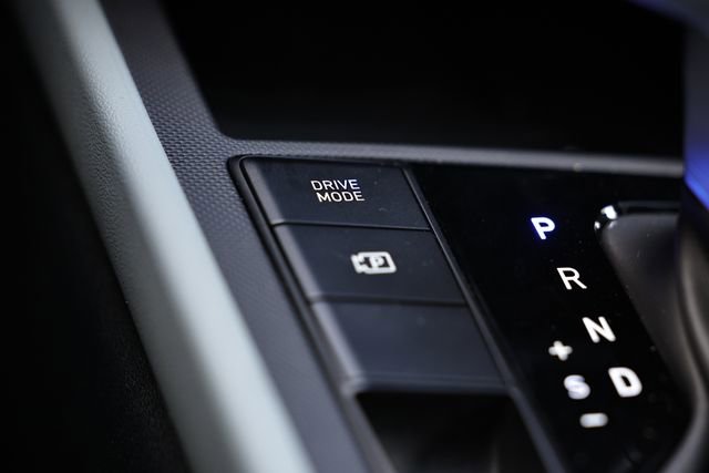 Certified 2025 Hyundai Elantra Limited FWD image 36