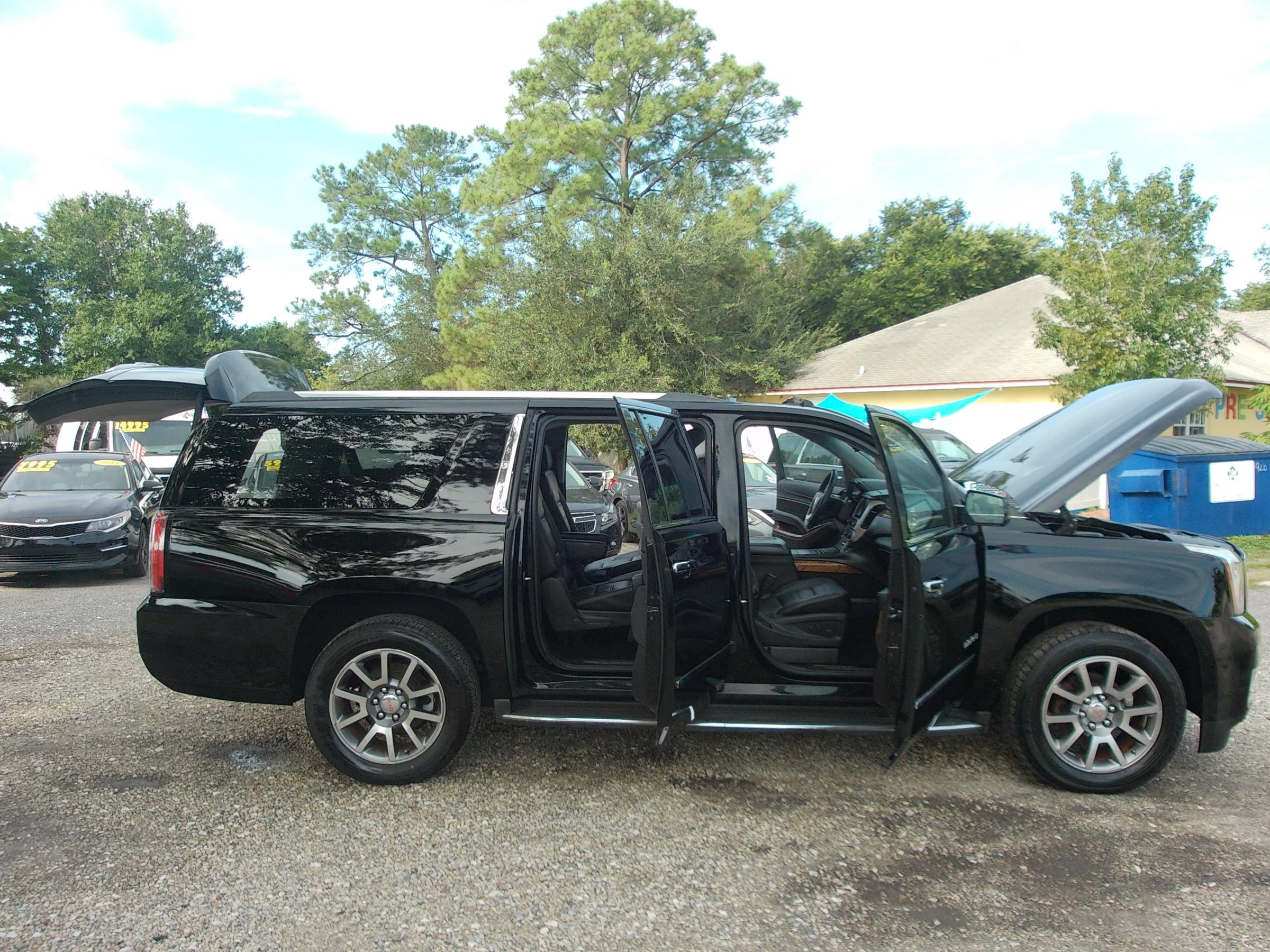 Used 2015 GMC Yukon XL Denali w/ Open Road Package RWD image 42