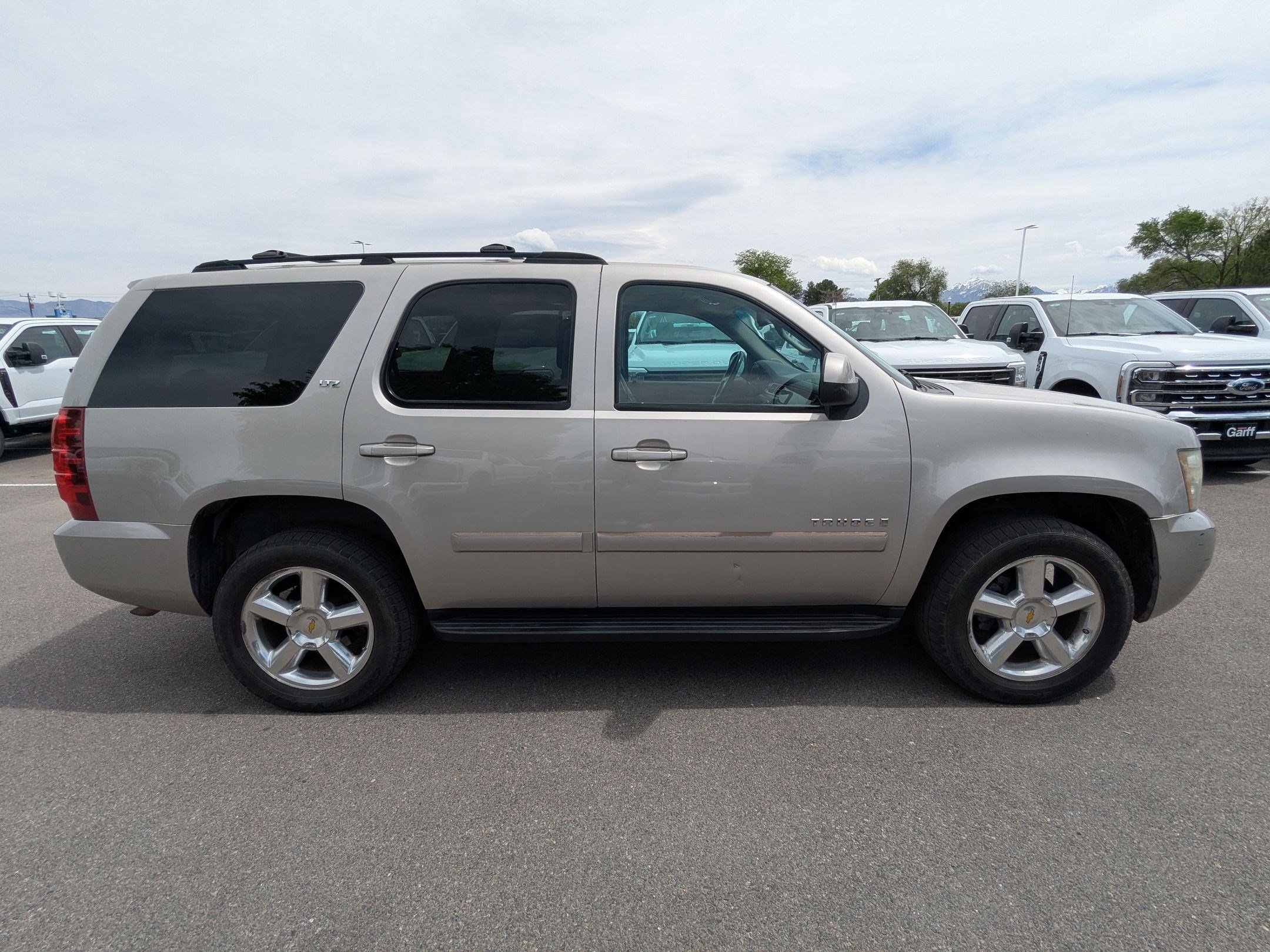 Used 2007 Chevrolet Tahoe LTZ w/ LTZ Preferred Equipment Group AWD/4WD image 2