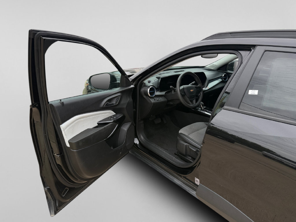 Used 2025 Chevrolet Trax LT FWD image 17