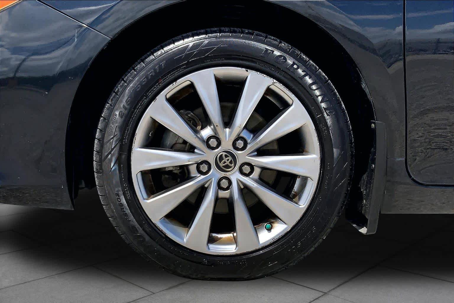 Used 2015 Toyota Camry XLE w/ Moonroof Package FWD image 10