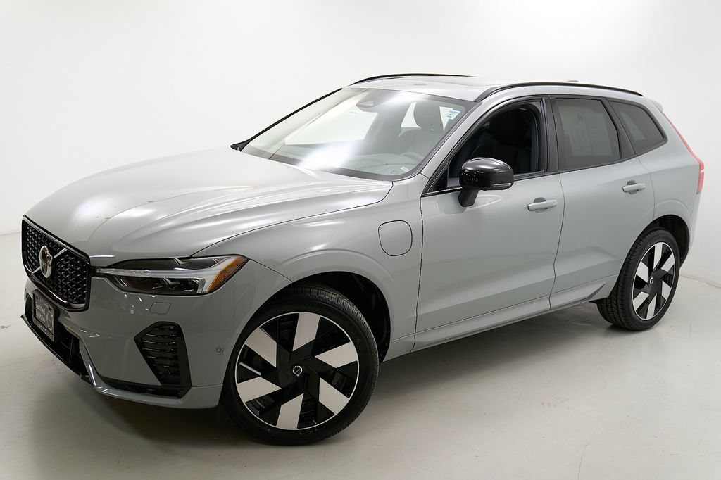 Certified 2024 Volvo XC60 T8 Plus AWD/4WD image 3