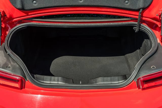 Used 2018 Chevrolet Camaro SS RWD image 10