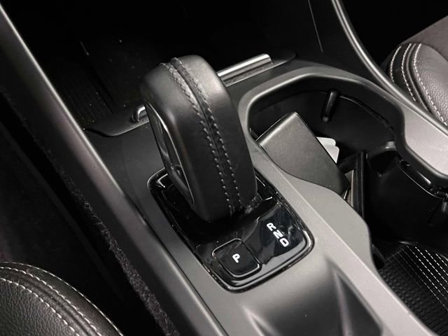 Used 2020 Volvo XC40 T4 Momentum image 31