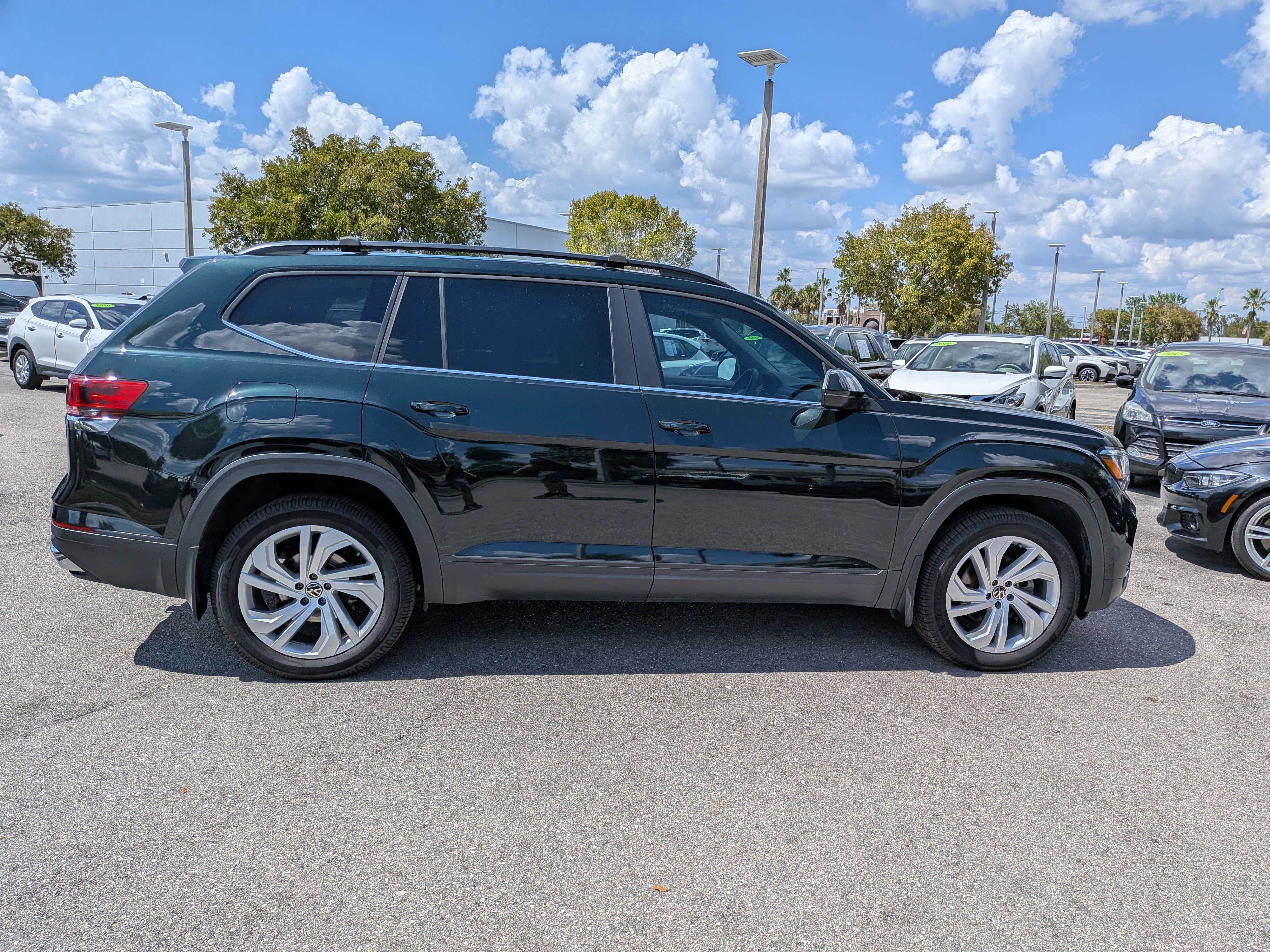 Used 2021 Volkswagen Atlas SE w/ Panoramic Sunroof Package image 3