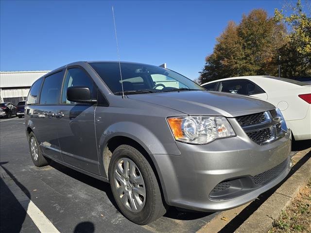 Used 2018 Dodge Grand Caravan SE w/ UConnect Hands-Free Group