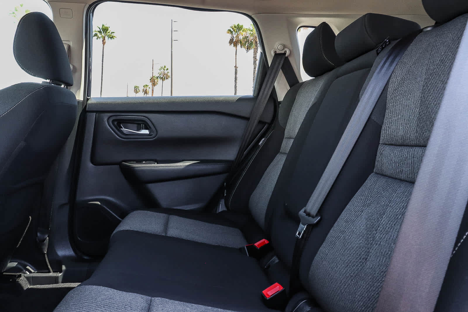 Used 2025 Nissan Rogue SV FWD image 25