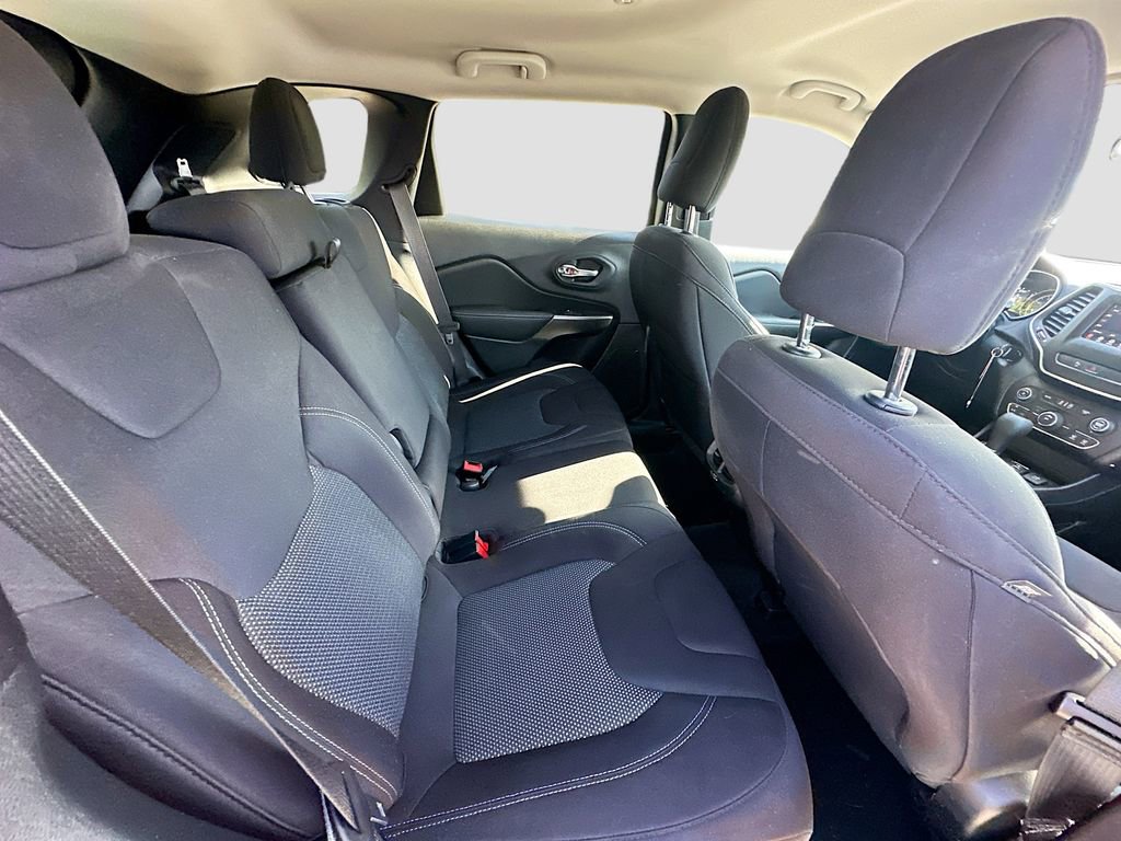 Used 2020 Jeep Cherokee Latitude w/ Cold Weather Group AWD/4WD image 25