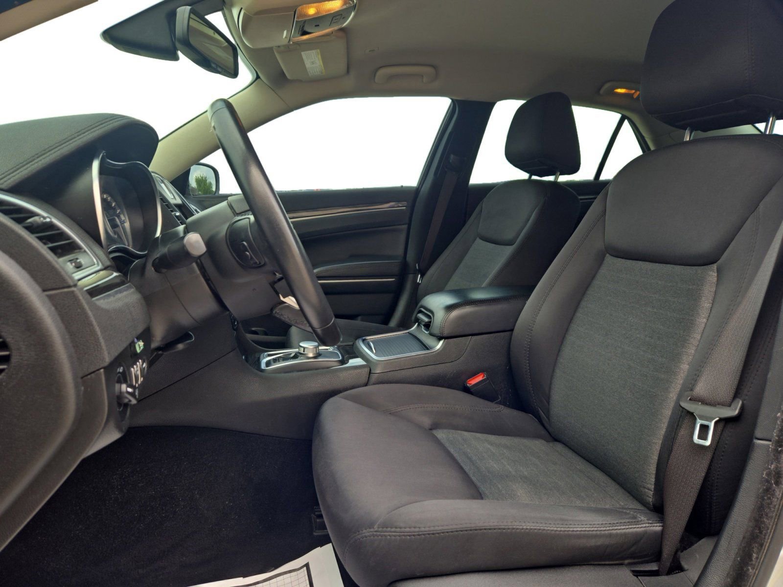 Used 2020 Chrysler 300 Touring w/ Driver Convenience Group image 12