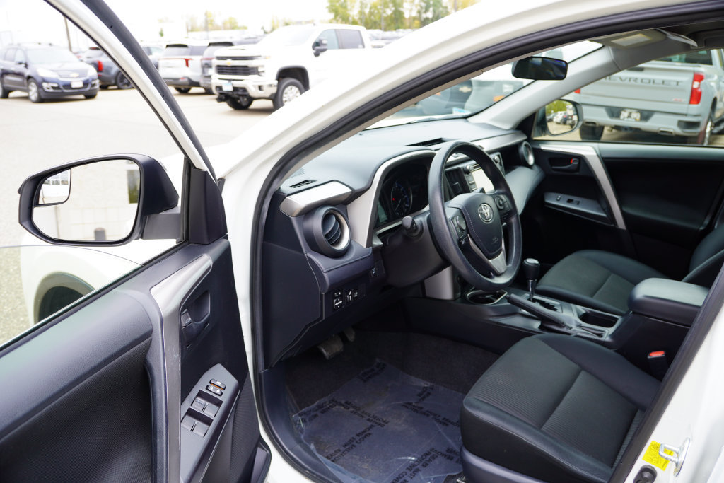 Used 2017 Toyota RAV4 LE AWD/4WD image 14