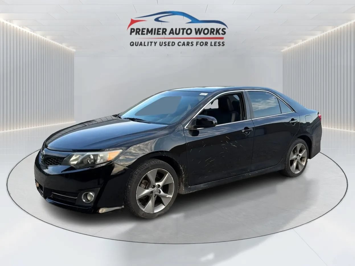 Used 2012 Toyota Camry SE FWD image 1