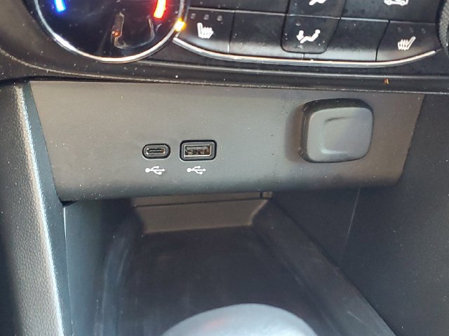 Certified 2024 Buick Encore GX Preferred w/ Comfort Package FWD image 28
