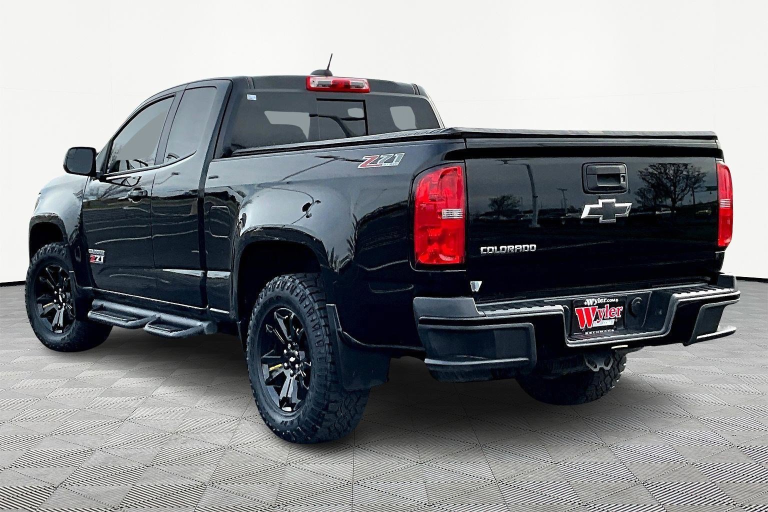 Used 2016 Chevrolet Colorado Z71 w/ Z71 Midnight Edition image 4