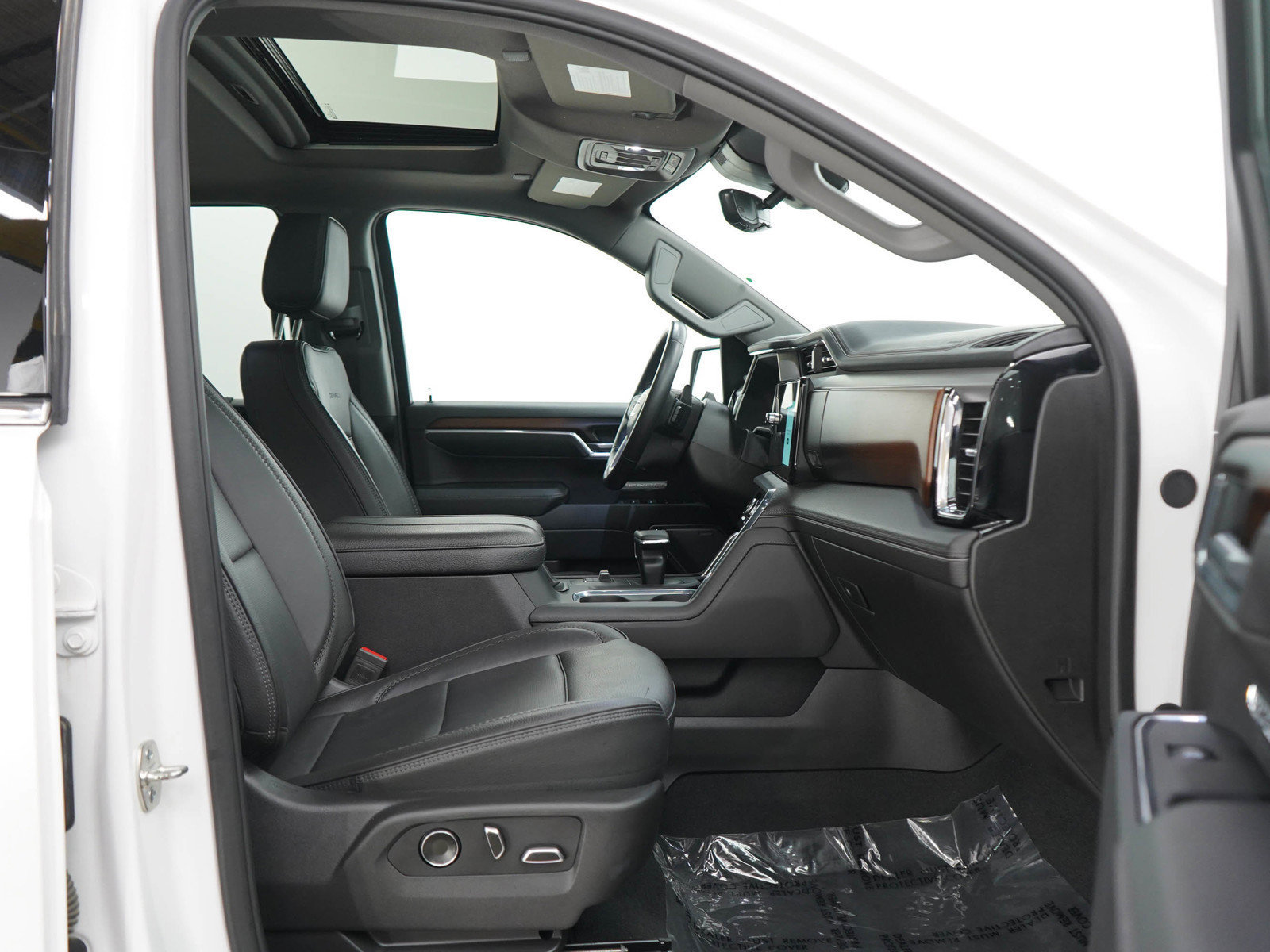 Used 2025 GMC Sierra 1500 Denali w/ Technology Package AWD/4WD image 11