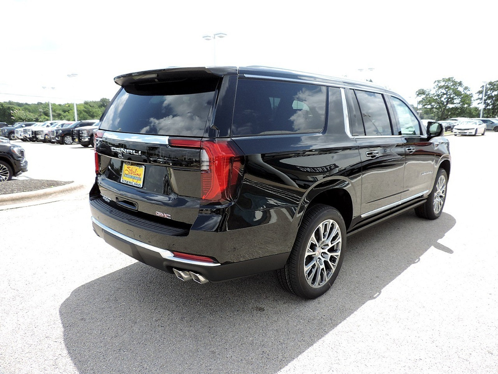 New 2026 GMC Yukon XL Denali w/ Denali Reserve Package AWD/4WD image 5
