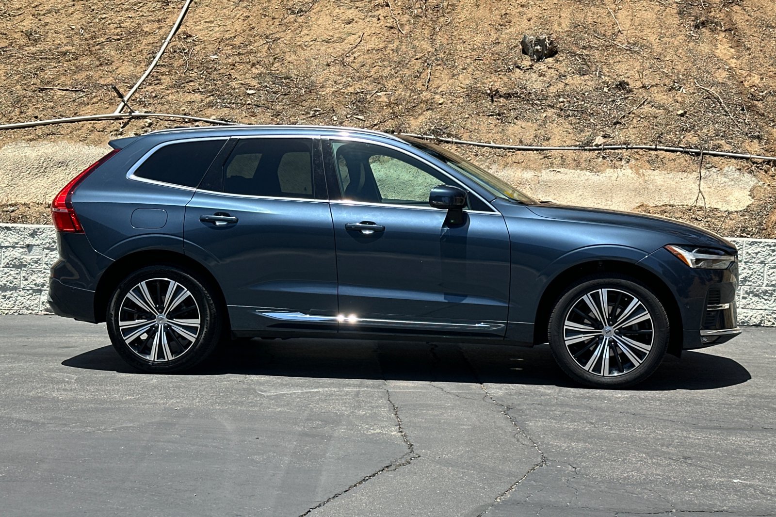 Certified 2023 Volvo XC60 B5 Plus w/ Protection Package Premier FWD image 3