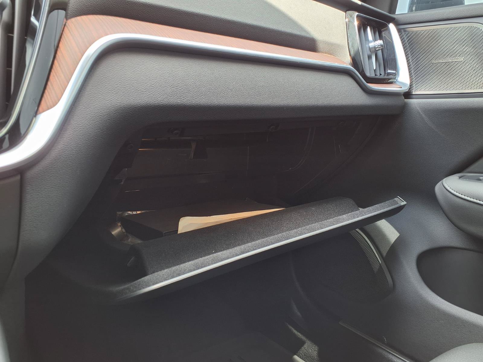 Certified 2025 Volvo S60 B5 Plus FWD image 33