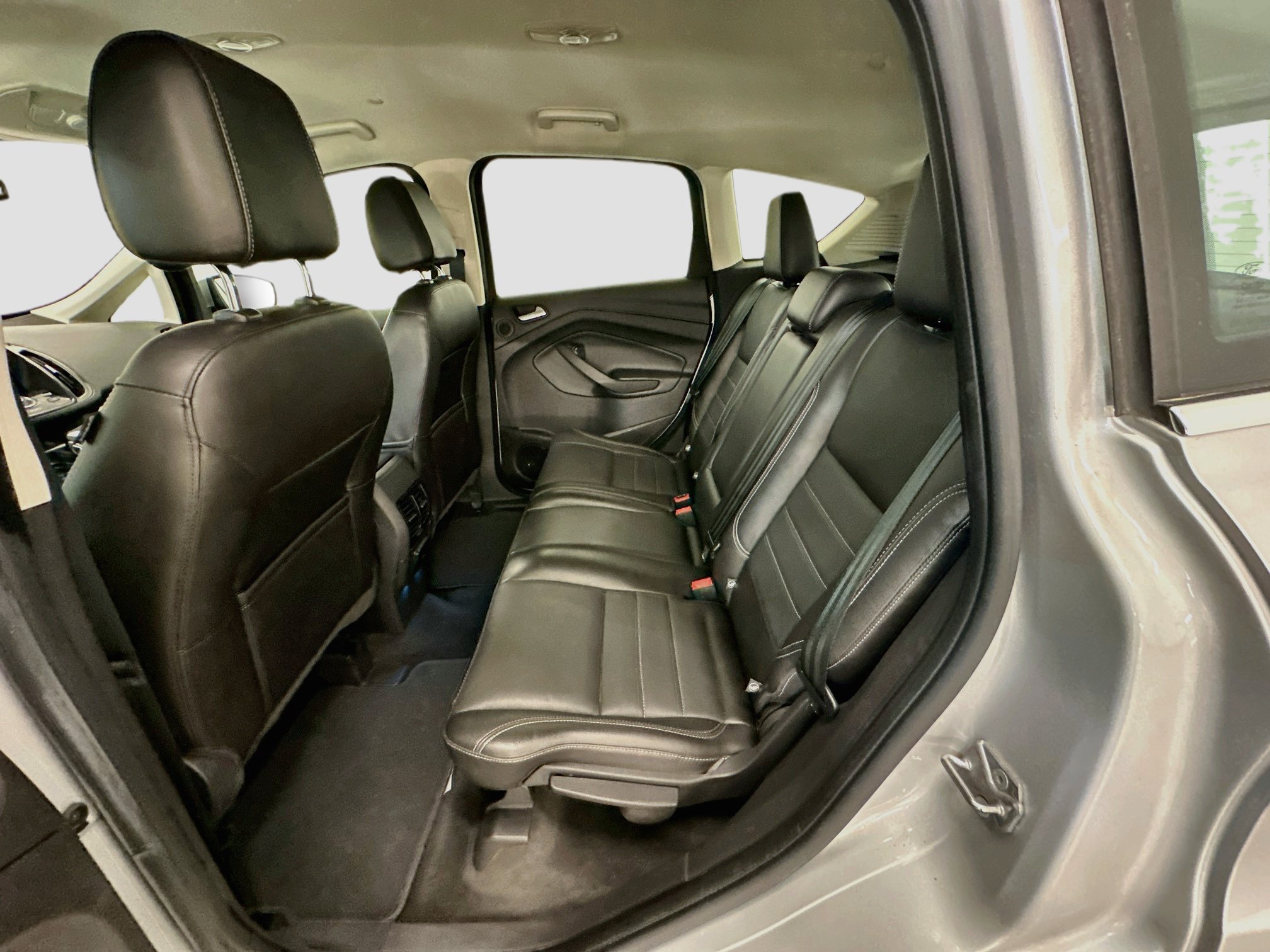 Used 2014 Ford C-MAX Energi SEL w/ Equipment Group 301A FWD image 28