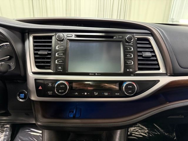 Used 2015 Toyota Highlander Limited Platinum AWD/4WD image 16