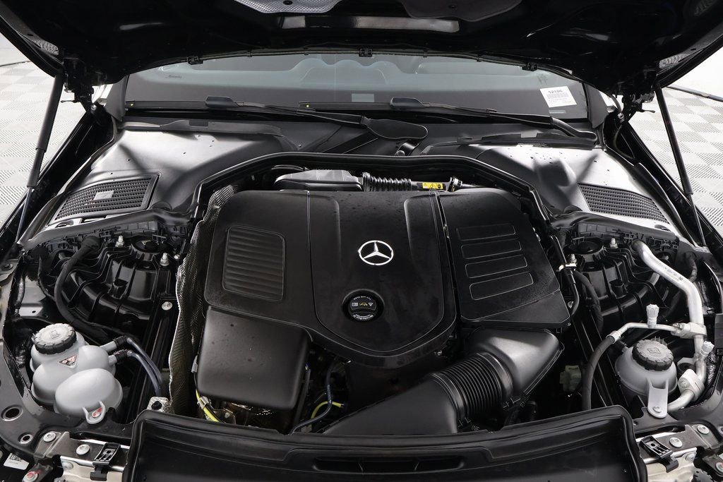 Used 2025 Mercedes-Benz C 300 4MATIC Sedan image 15