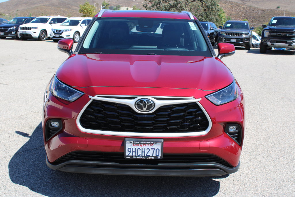 Used 2023 Toyota Highlander XLE FWD image 2