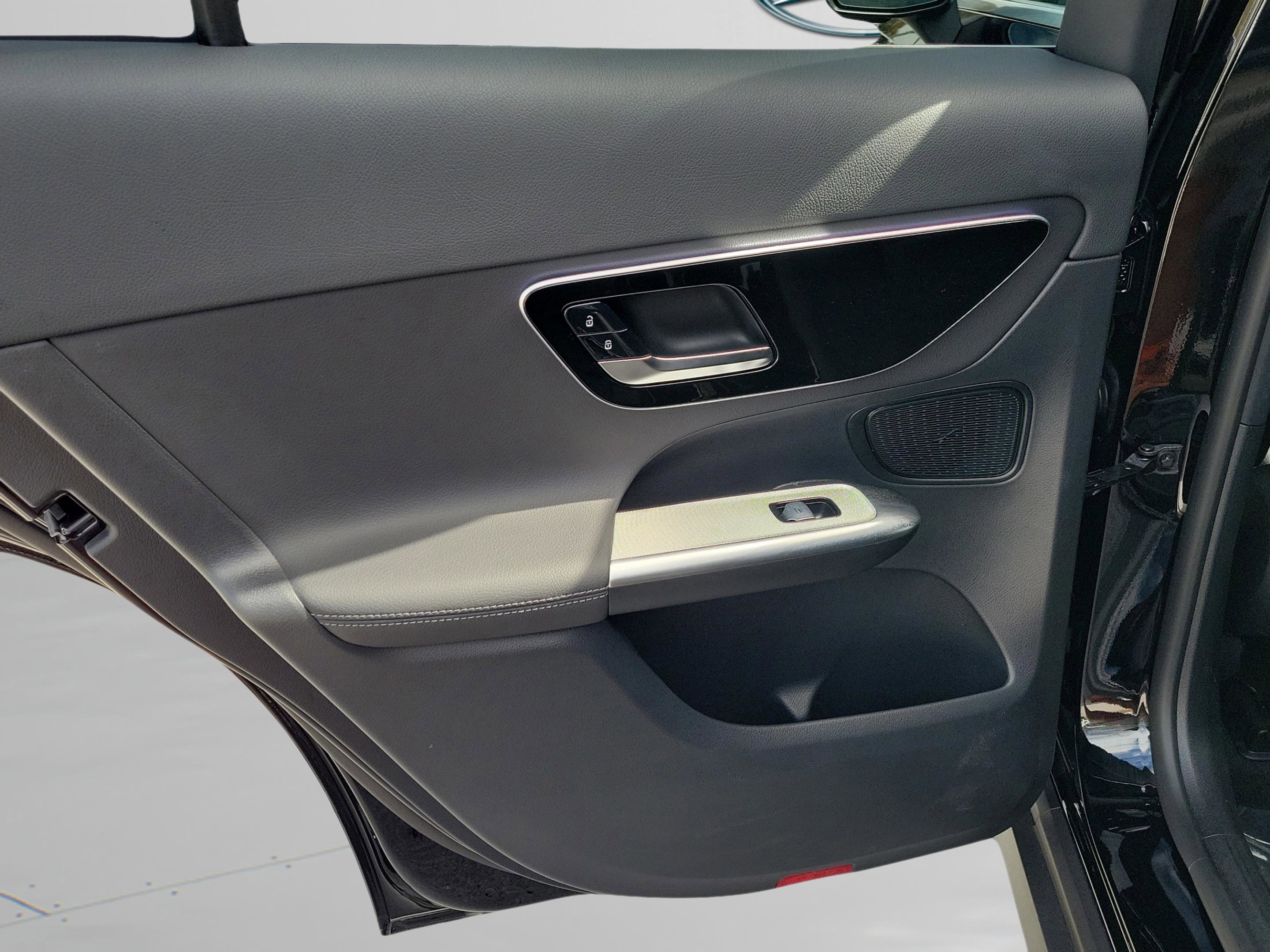 Used 2026 Mercedes-Benz GLC 300 image 11