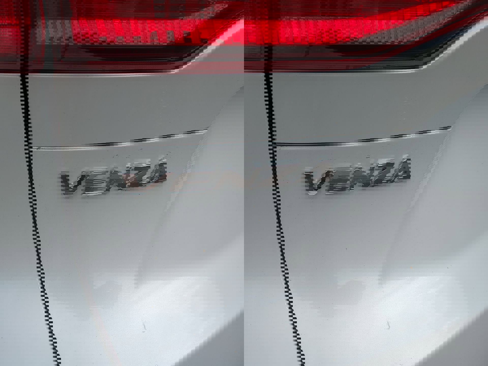 Used 2023 Toyota Venza Limited image 32