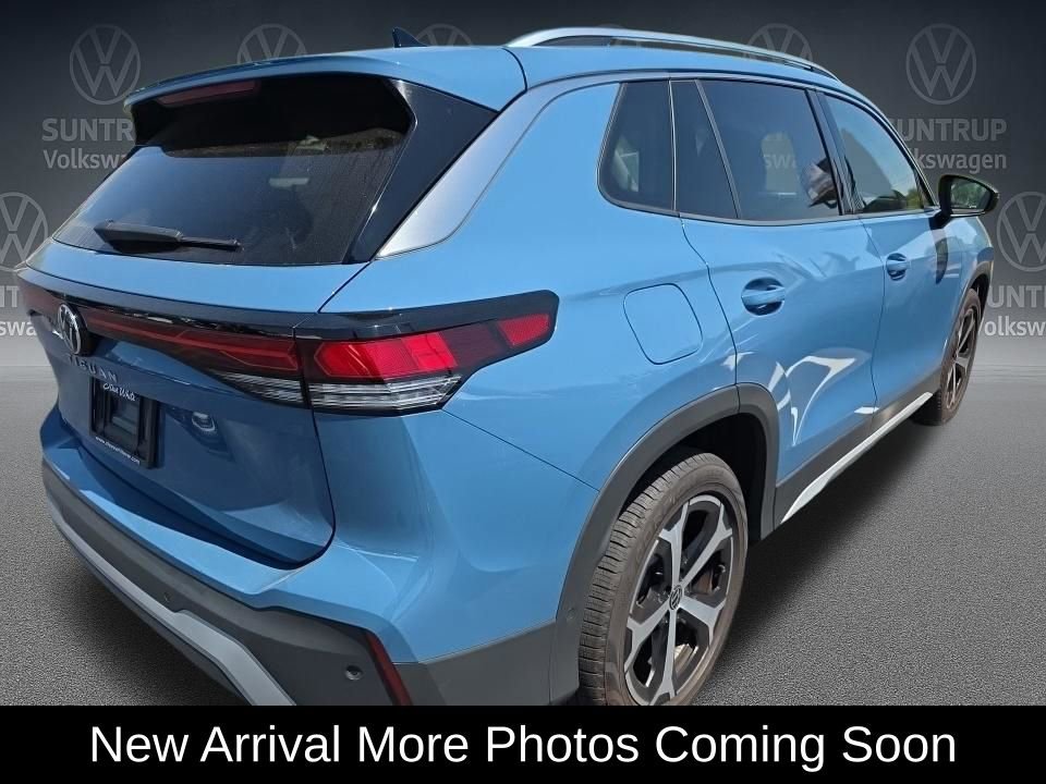 Used 2025 Volkswagen Tiguan SE FWD image 3