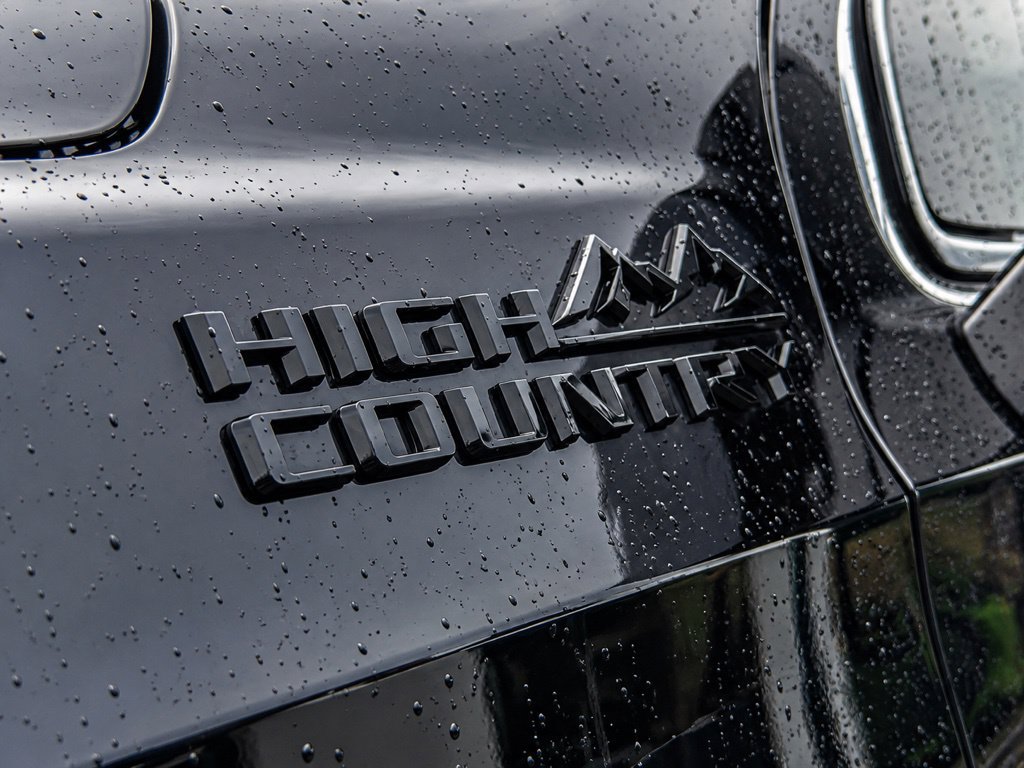 Used 2024 Chevrolet Tahoe High Country AWD/4WD image 9