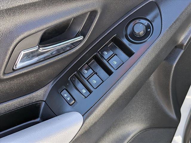 Used 2021 Chevrolet Trax LS w/ Tint and Cruise Package image 11