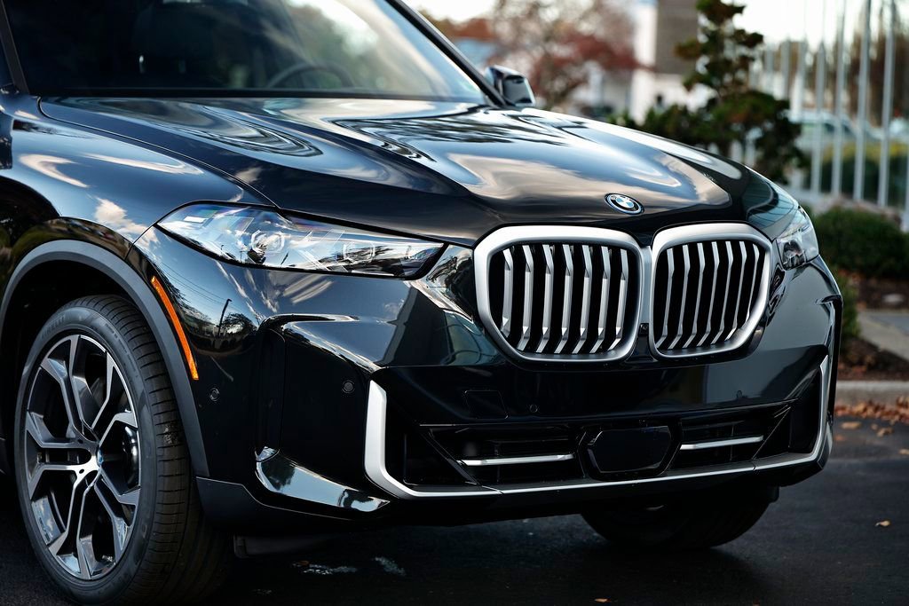 New 2026 BMW X5 xDrive50e w/ Climate Comfort Package image 2