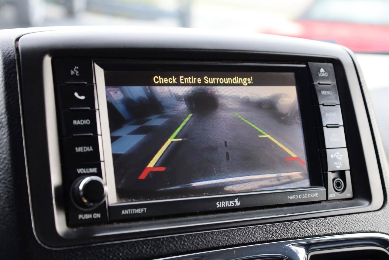 Used 2015 Chrysler Town & Country Limited Platinum FWD image 12