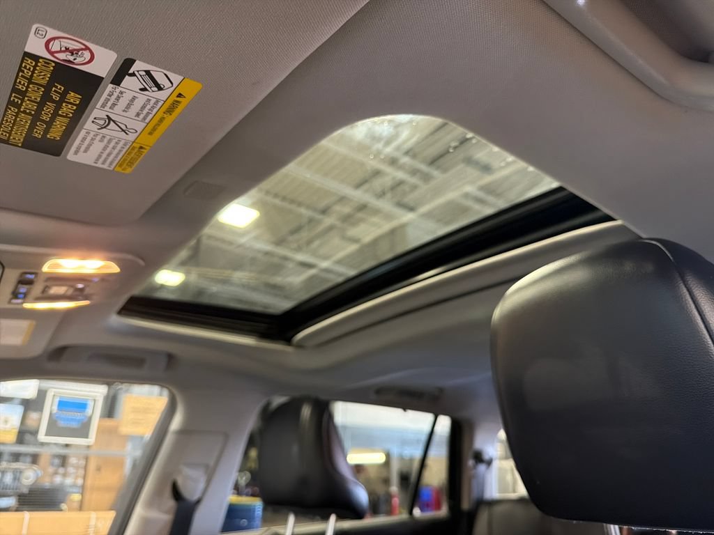 Used 2021 Toyota Highlander XLE AWD/4WD image 3
