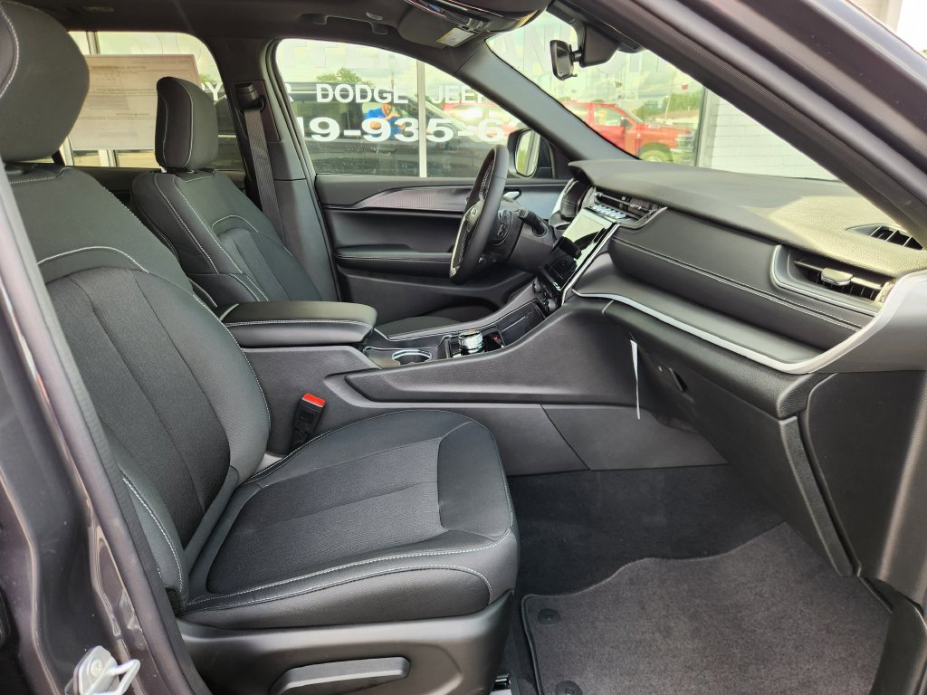 New 2026 Jeep Grand Cherokee Laredo X AWD/4WD image 10