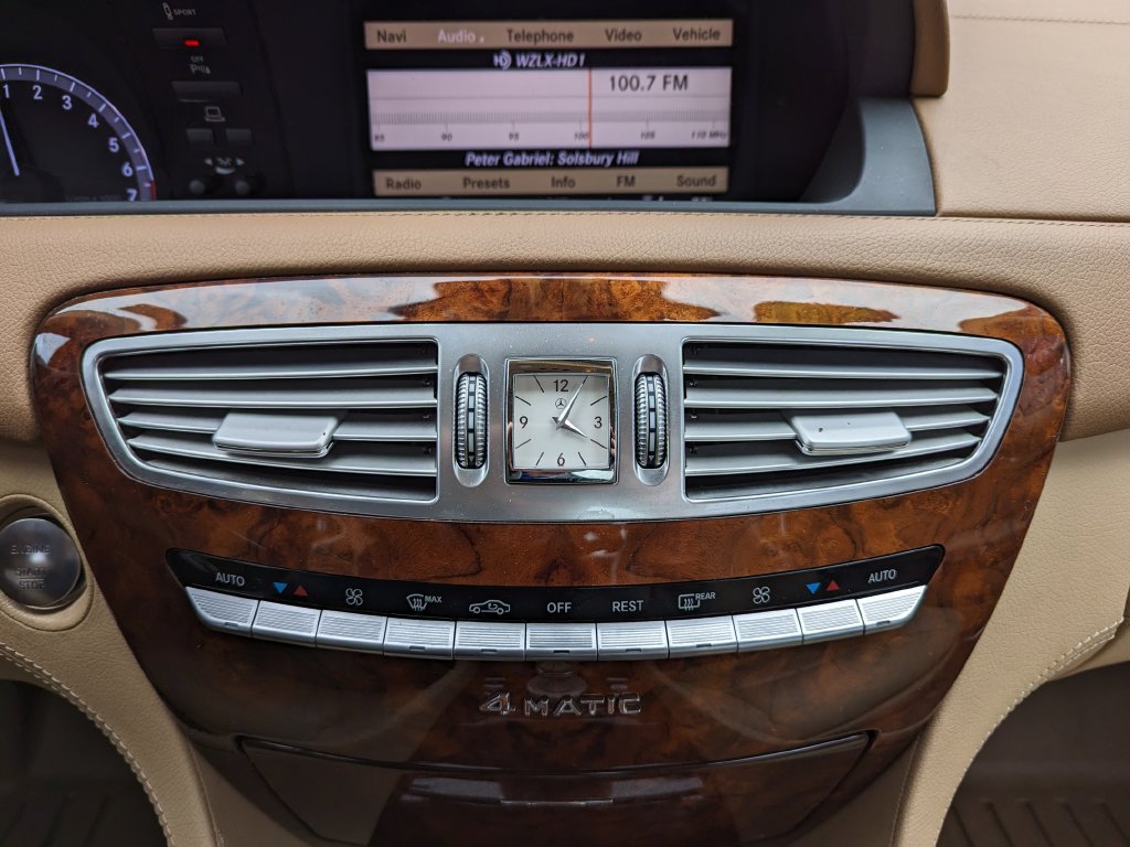 Used 2013 Mercedes-Benz CL 550 4MATIC image 24