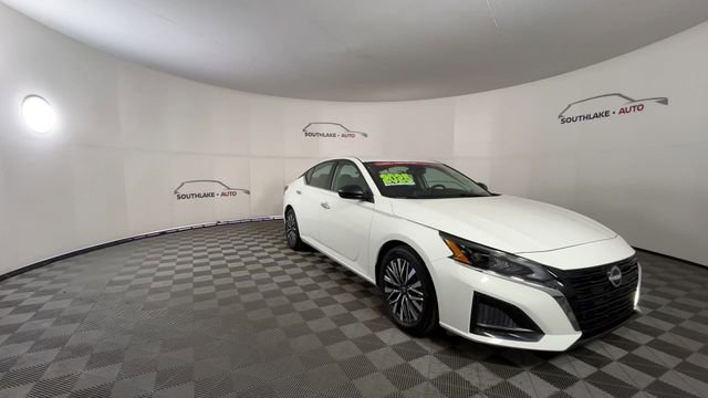 Certified 2025 Nissan Altima 2.5 SV image 2