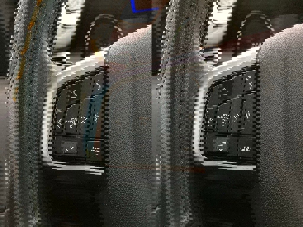 Used 2019 Land Rover Discovery Sport HSE image 15