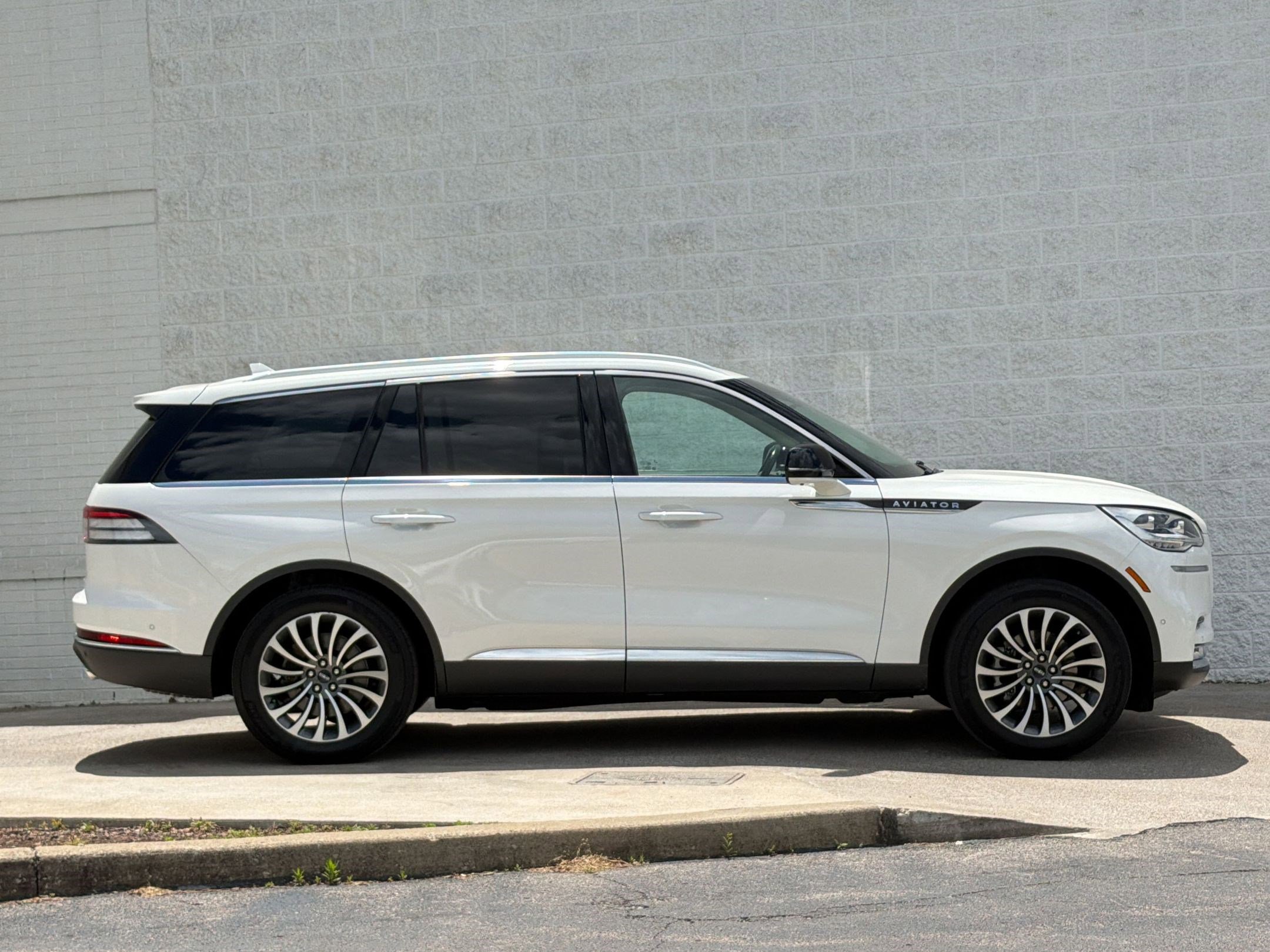 Used 2020 Lincoln Aviator Reserve w/ Equipment Group 201A AWD/4WD image 8