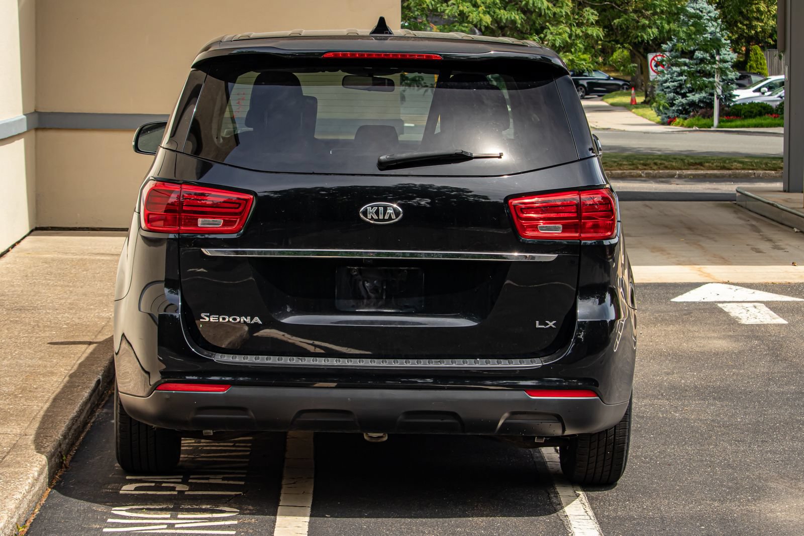 Used 2021 Kia Sedona LX FWD image 7