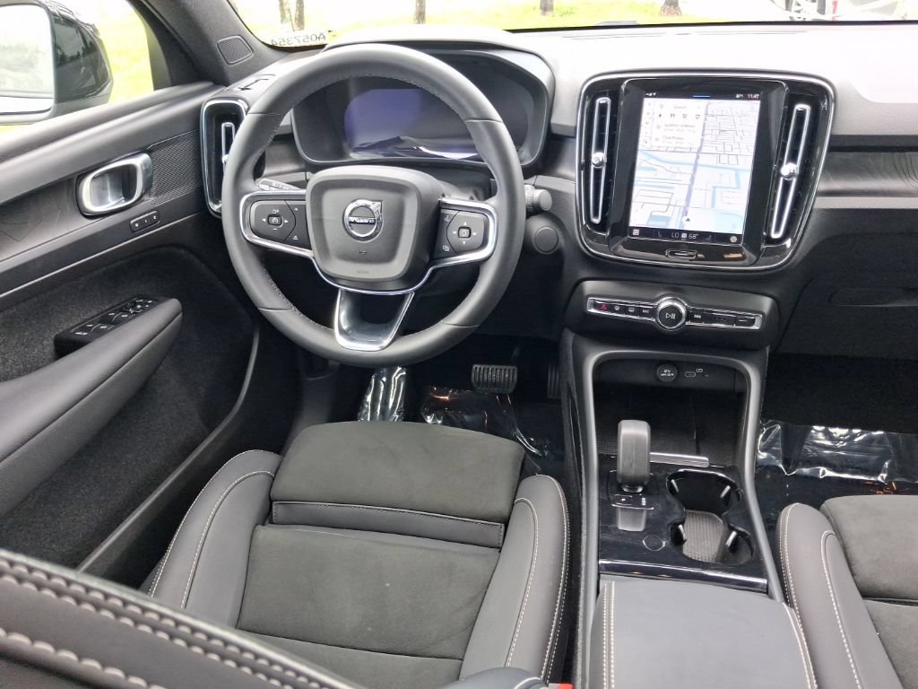 Used 2023 Volvo C40 P8 Recharge Plus AWD/4WD image 10