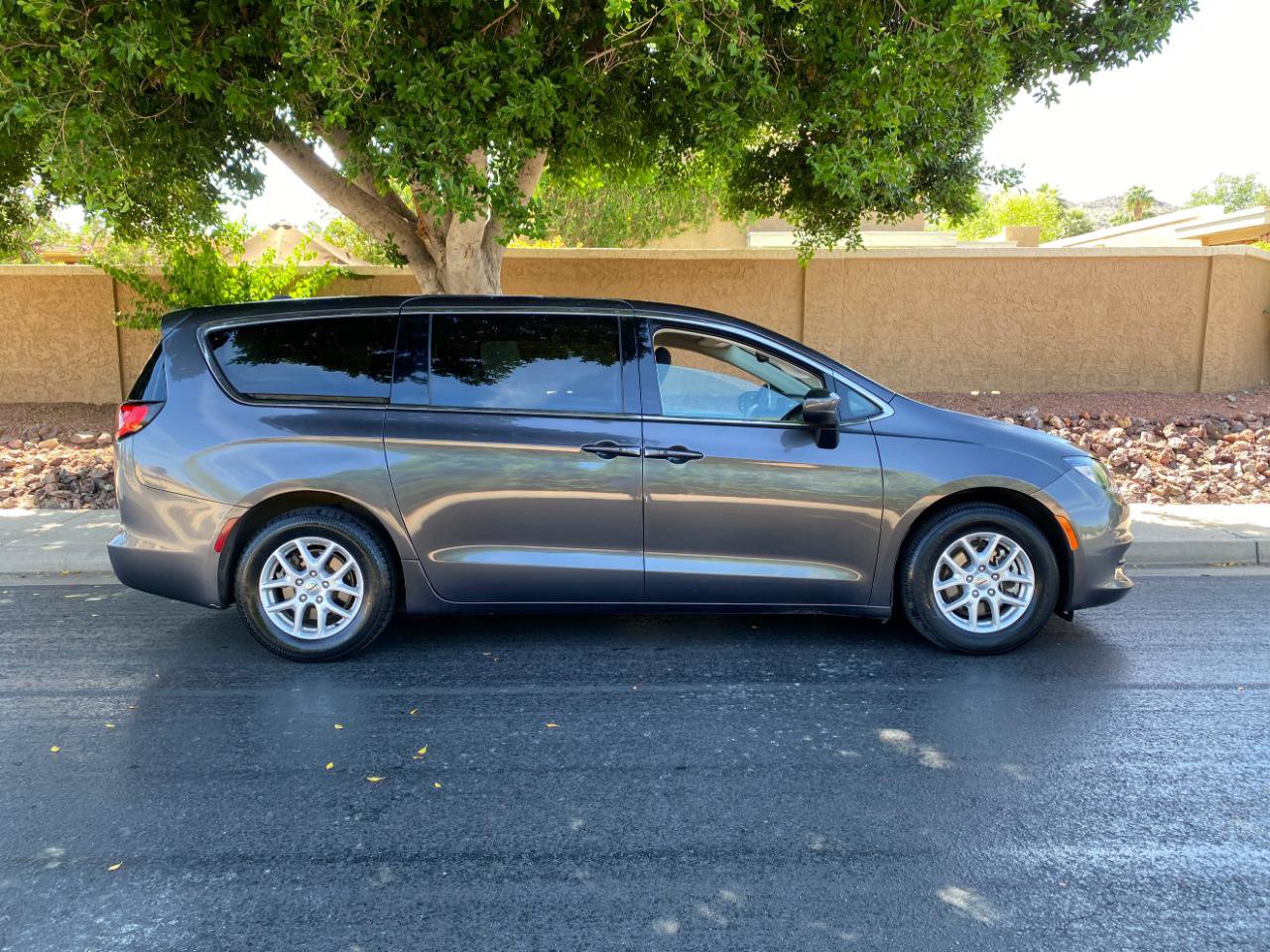 Used 2023 Chrysler Voyager LX FWD image 8