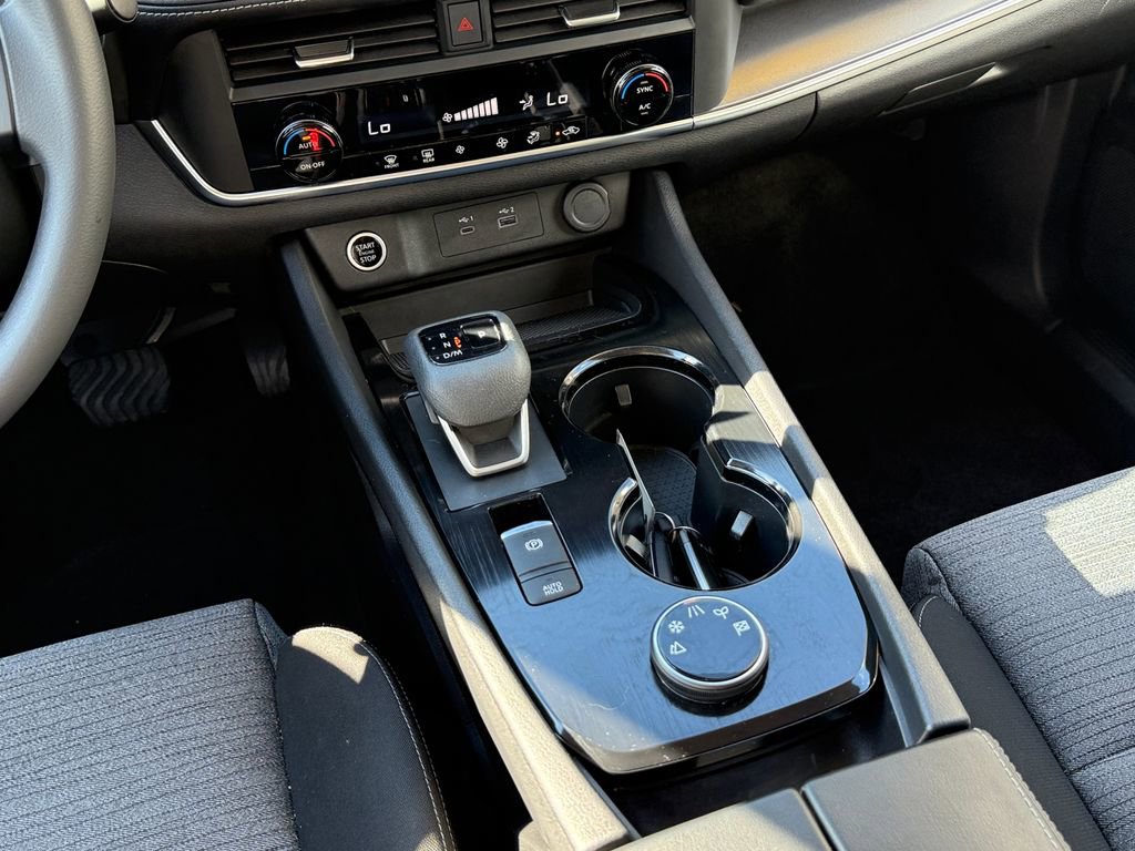 Used 2023 Nissan Rogue SV AWD/4WD image 15