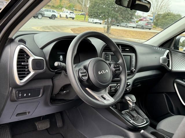 Used 2025 Kia Soul LX image 8