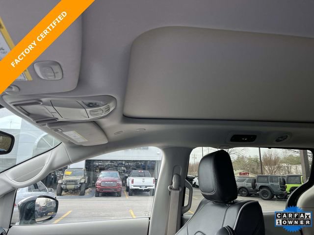 Used 2024 Chrysler Pacifica Limited image 32