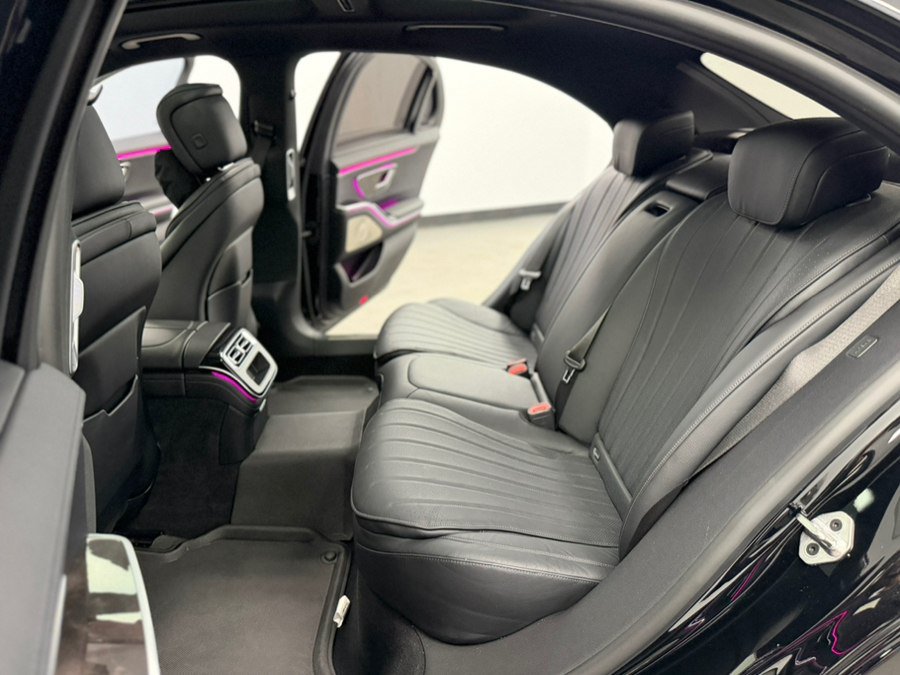 Used 2022 Mercedes-Benz S 580 4MATIC Sedan w/ AMG Line Package image 46