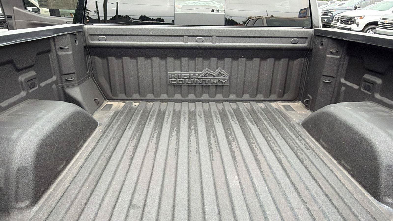 Used 2020 Chevrolet Silverado 1500 High Country w/ Technology Package AWD/4WD image 13