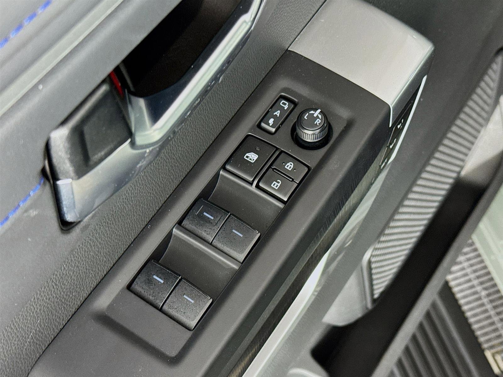 Used 2025 Toyota Sequoia Platinum AWD/4WD image 20