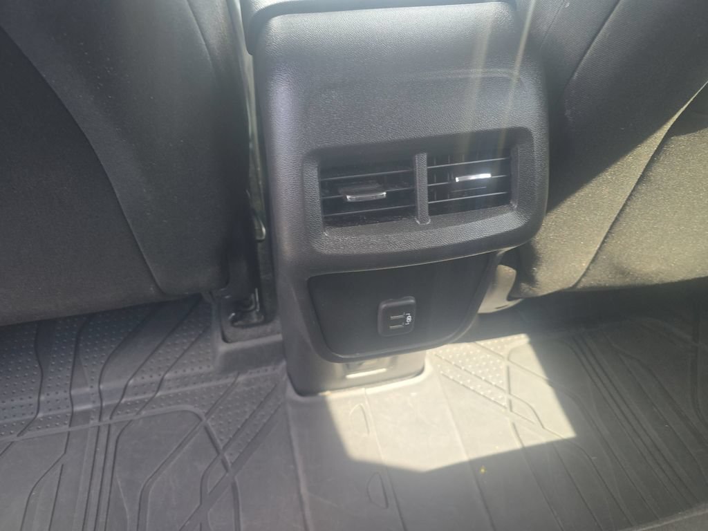 Used 2023 Chevrolet Equinox LT AWD/4WD image 18